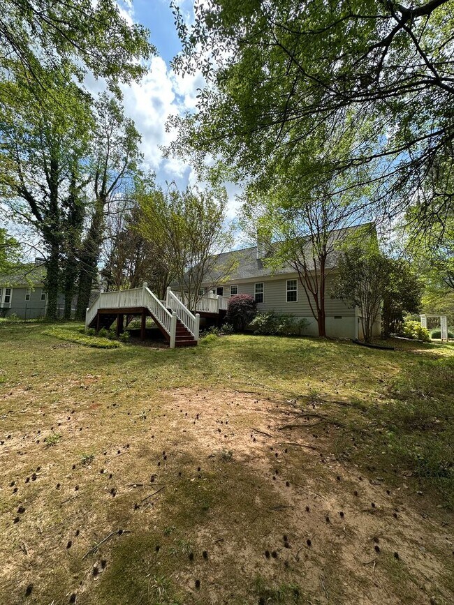 Building Photo - Move-In ready 3-bedroom 2-bathroom house on the Eastside