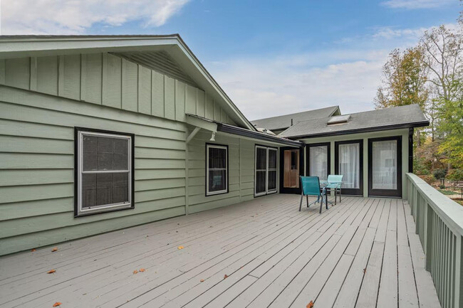 Building Photo - 2431 Weatherford Ct