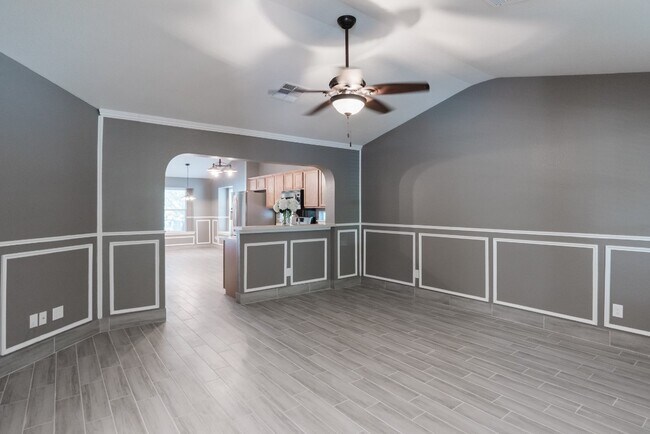 Building Photo - 692 Scheel-