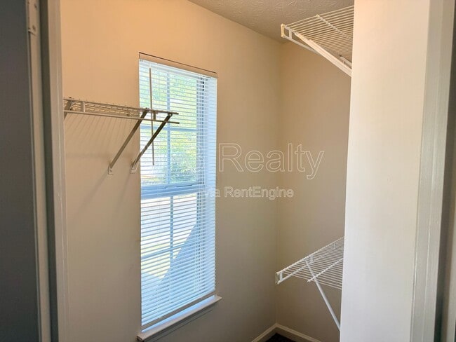 Building Photo - 1389 Highgrove Way