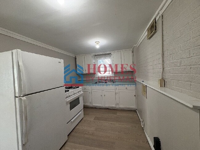 Building Photo - One Bedroom Apartment | West Side Location