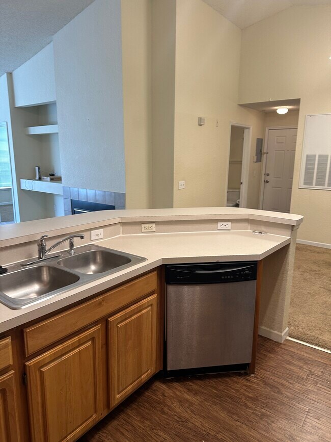 Building Photo - 13015 Plantation Park Cir