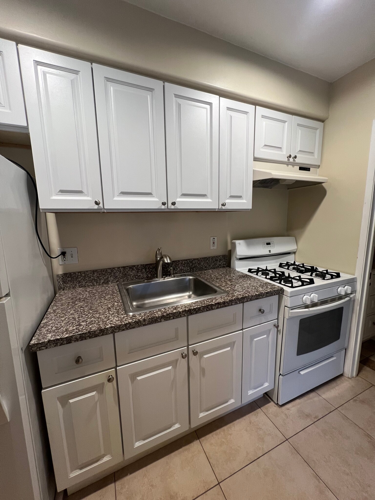 Kitchen - 1950 S Bentley Ave