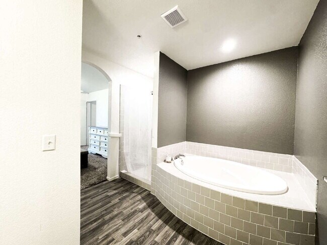 Building Photo - "Spacious 4-Bed, 3-Bath Condo in Desert Sky!"