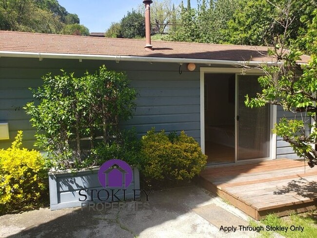 Building Photo - 2234 Oakvale Rd