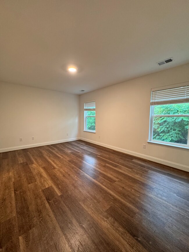 Building Photo - 4 BEDROOMS. 3 BATHS. TRAVELERS REST.