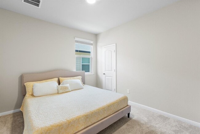 Building Photo - 199 Frostweed Dr