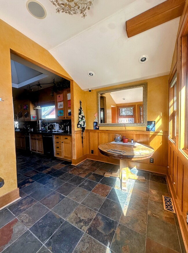 Building Photo - FURNISHED Short Term approved-Gorgeous 4 bed historic home in downtown GJ