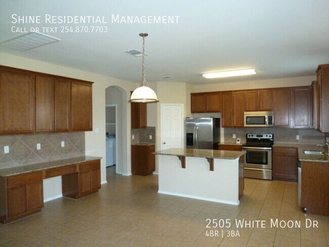 Building Photo - 2505 White Moon Dr