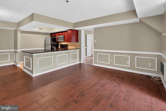 Building Photo - 702 Deer Run