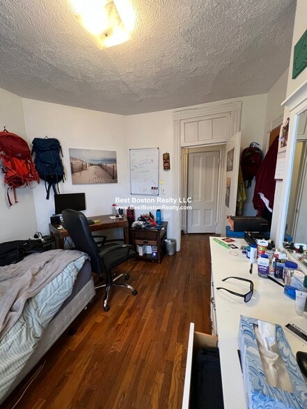 Building Photo - 59 Cedar St