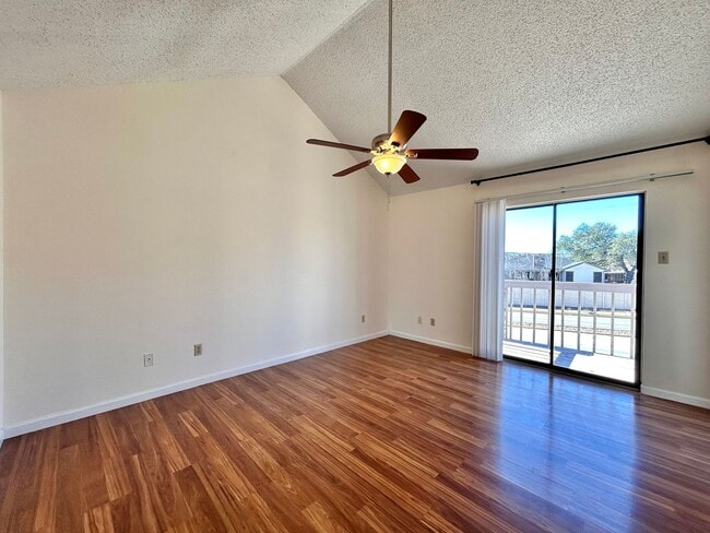 Building Photo - 1760 Horseshoe Cir