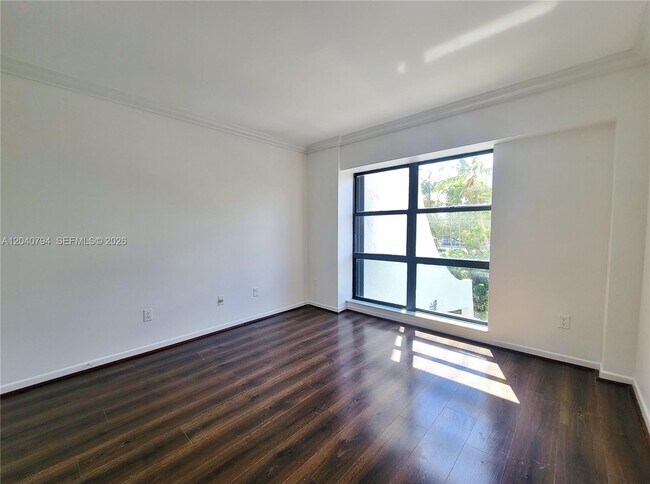Building Photo - 77 Crandon Blvd