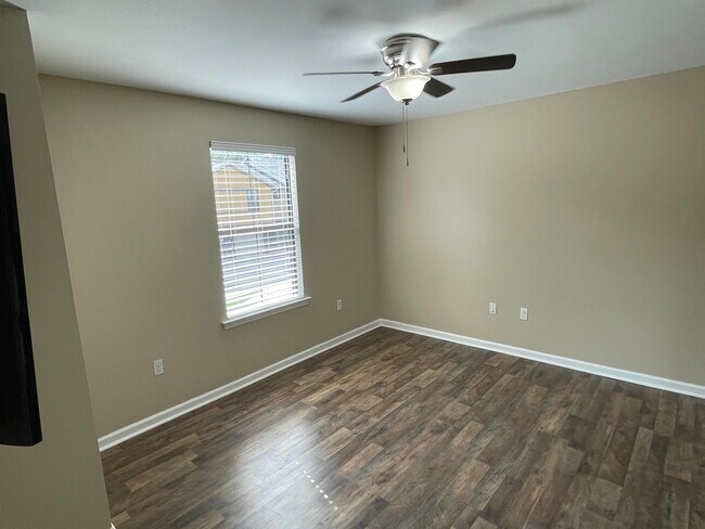 Building Photo - 2310 Timber Oak Ln