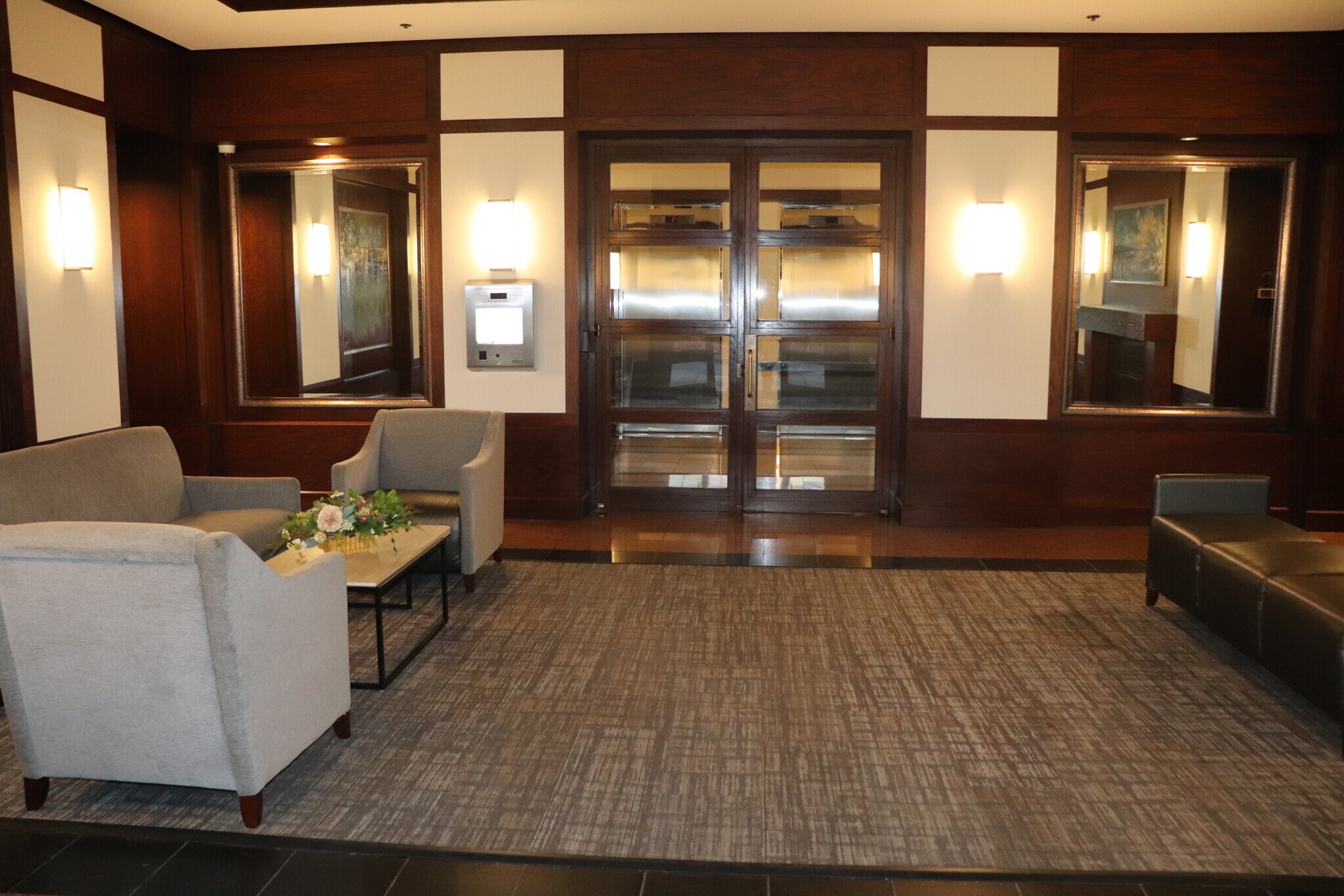 Building Photo - 250 E Harbortown Dr