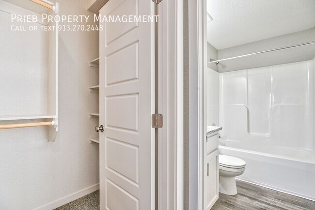 Building Photo - 12321 S Chelsea St