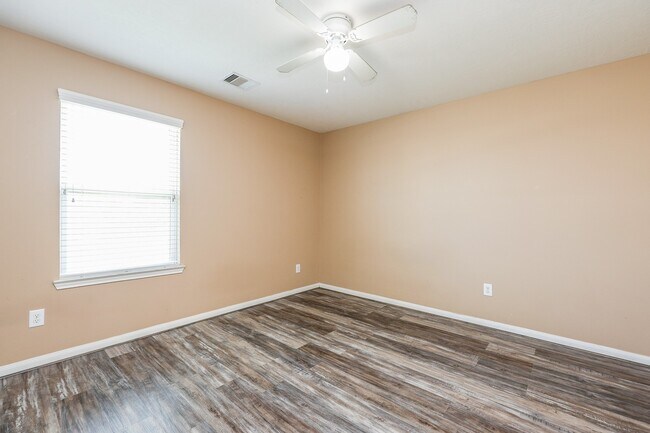 Building Photo - 6207 El Granate Dr