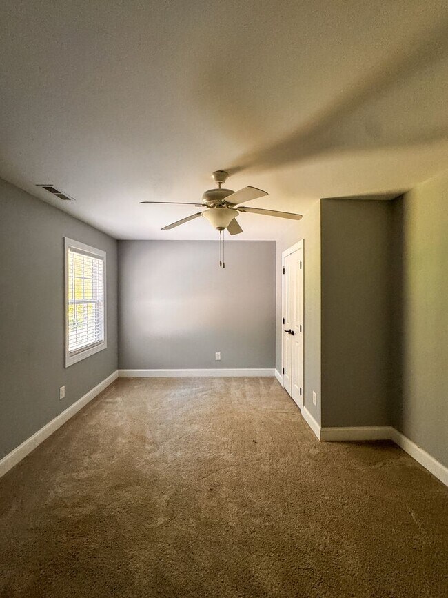 Building Photo - Spacious 5 Bed 3.5 Bath Home in Carthage