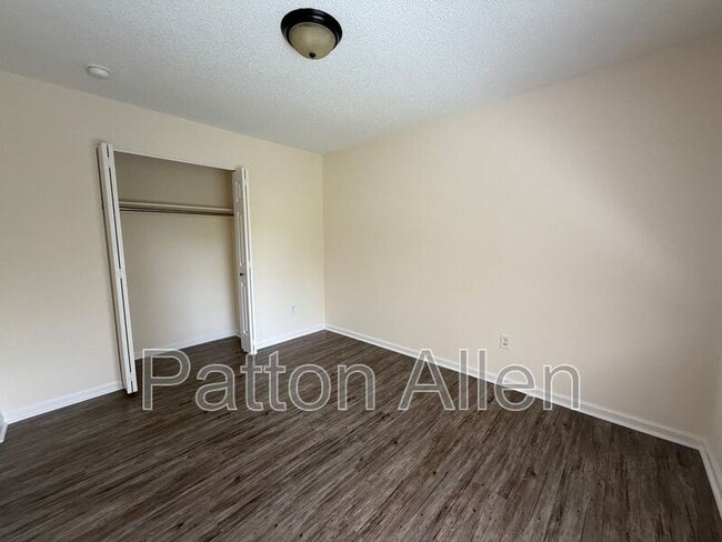 Building Photo - 20 Dawnwood Cir