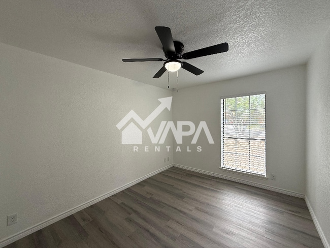 Building Photo - 6735 Stone Lake Dr