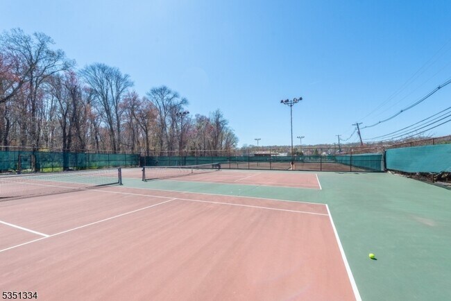 Building Photo - 53 Laurel Dr