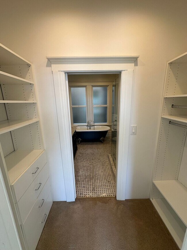 Building Photo - 817-821 Oak Street (7057r)