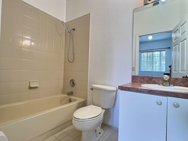Building Photo - 8833 S Isles Cir