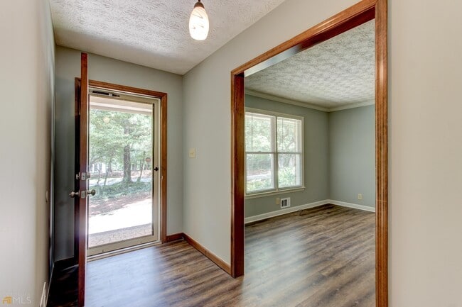 Building Photo - 130 Aspen Way