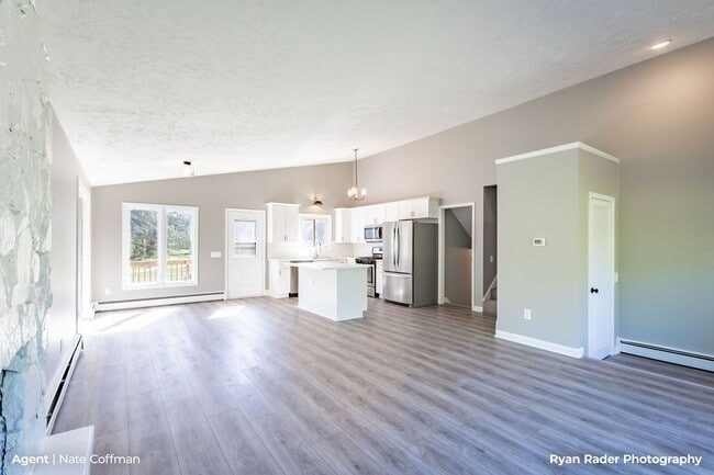 Building Photo - Downtown Rockford Single Family Home on White Pine Trail