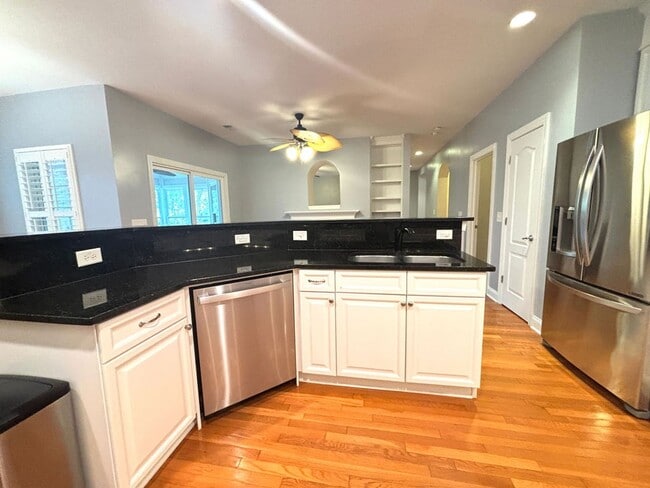 Building Photo - Available 1/15. Beautiful Remodeled 5 BR/4 BA Home in Park West!