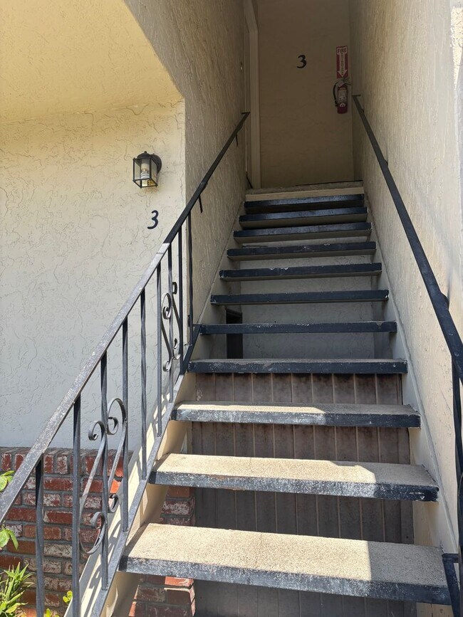 Building Photo - 54-1212