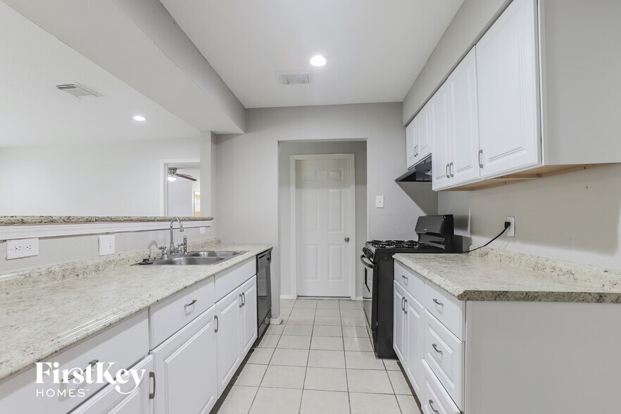 Building Photo - 3607 Dawnwood Dr