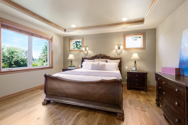 Building Photo - Live the Tuscan Life in Kirkland
