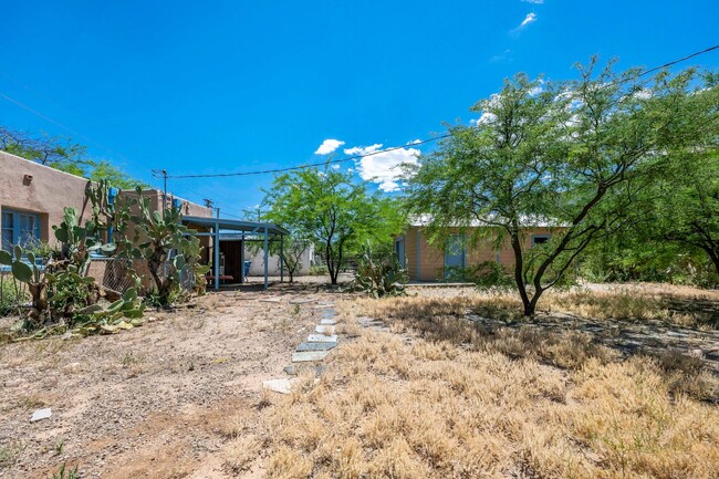 Building Photo - Charming historic home in central Tucson