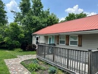 Building Photo - 2 Bedroom Pet Friendly Home For Rent Near ...