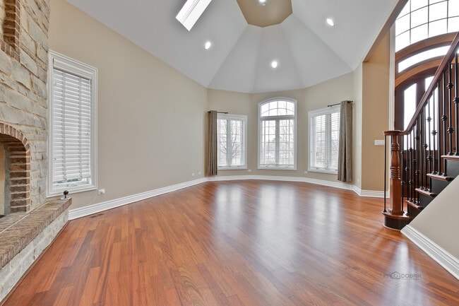 Building Photo - 7229 Roxbury Ct