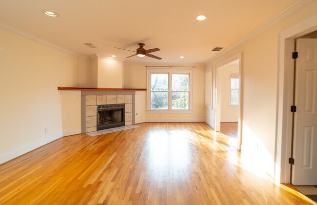 Building Photo - 333 Mathews Ave NE