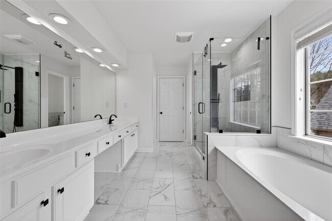 Building Photo - 5008 Bethpage Dr NE