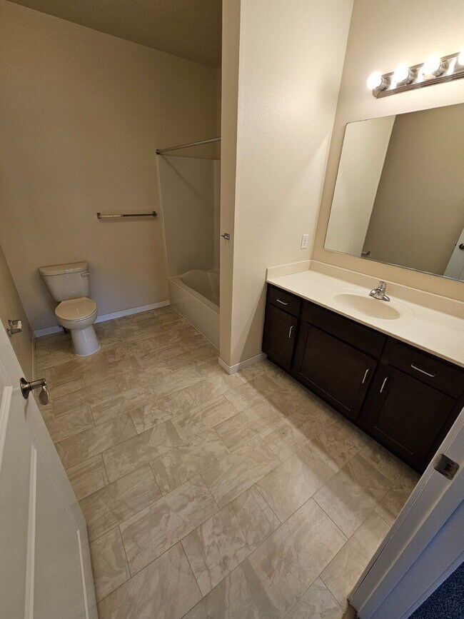 Building Photo - 2 Bedroom | 1 Bathroom 2nd Floor Apartment...