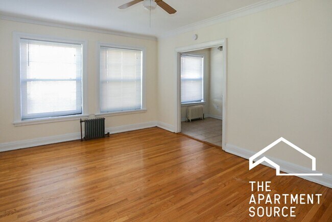 Building Photo - 540 W Briar Pl