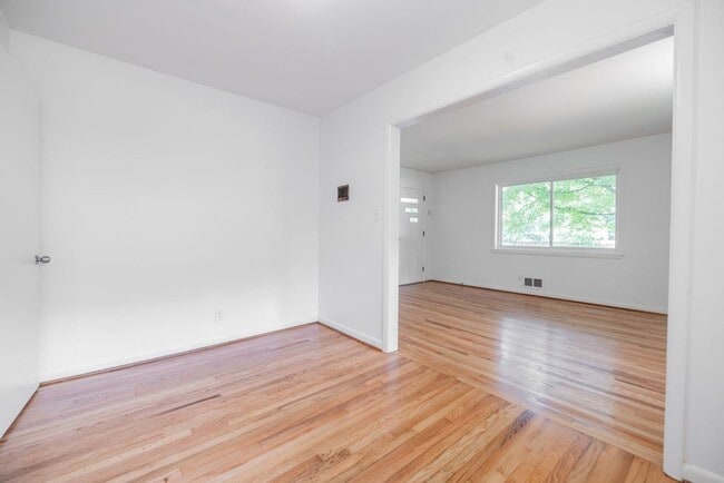 Building Photo - 119 Driftwood Pl