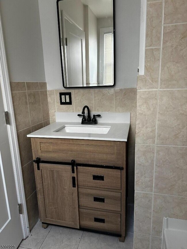 Building Photo - 33 Hayward Pl