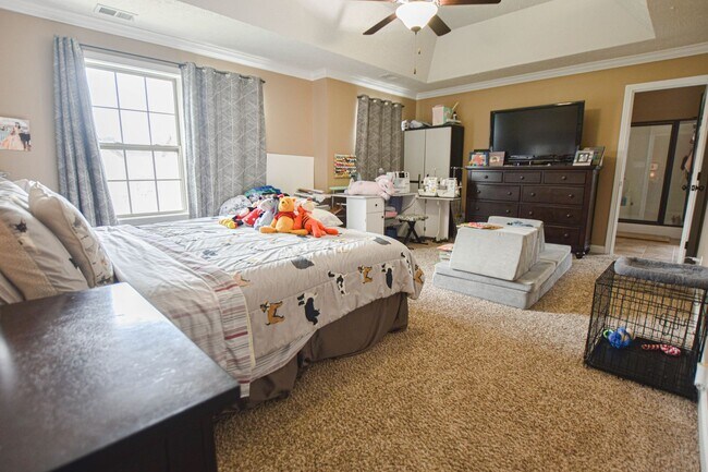 Building Photo - Pet Friendly Four Bedroom!