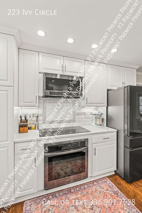 Building Photo - 223 Ivy Cir