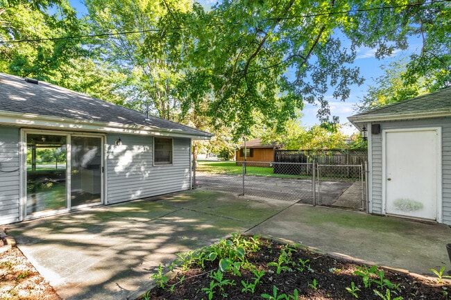 Building Photo - 16340 S McGrath Dr