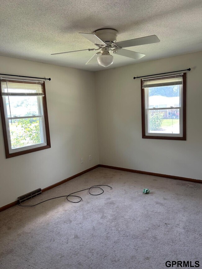 Building Photo - 672 N 14th Ave