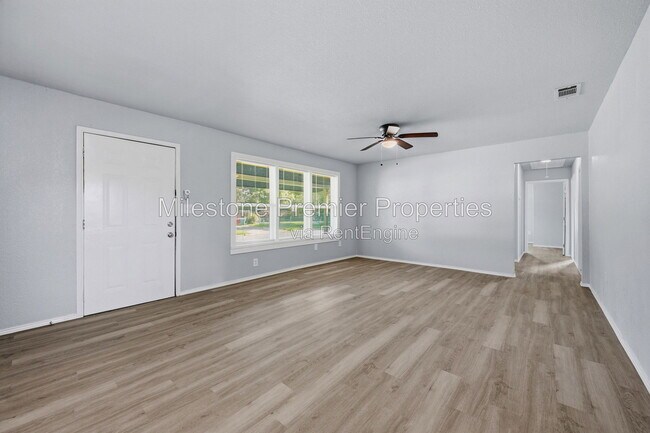 Building Photo - 718 W Belden St