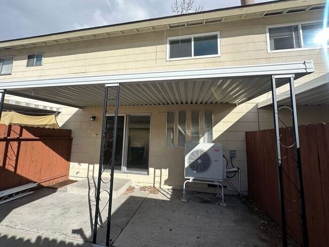 Building Photo - 432 Smithridge Park