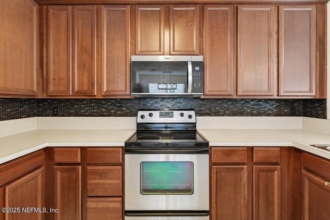 Building Photo - 411 Walnut Dr