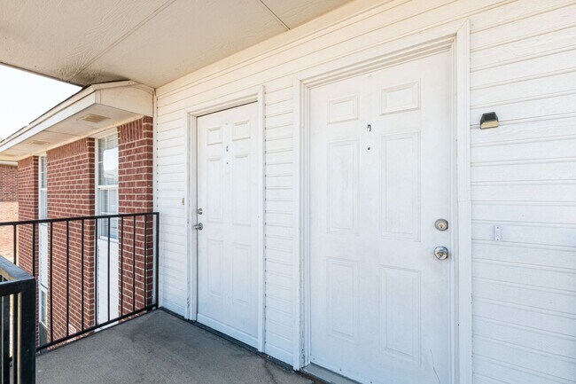 Building Photo - 5904 Greengate Dr